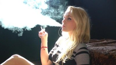 State smokes smoking blonde gives
